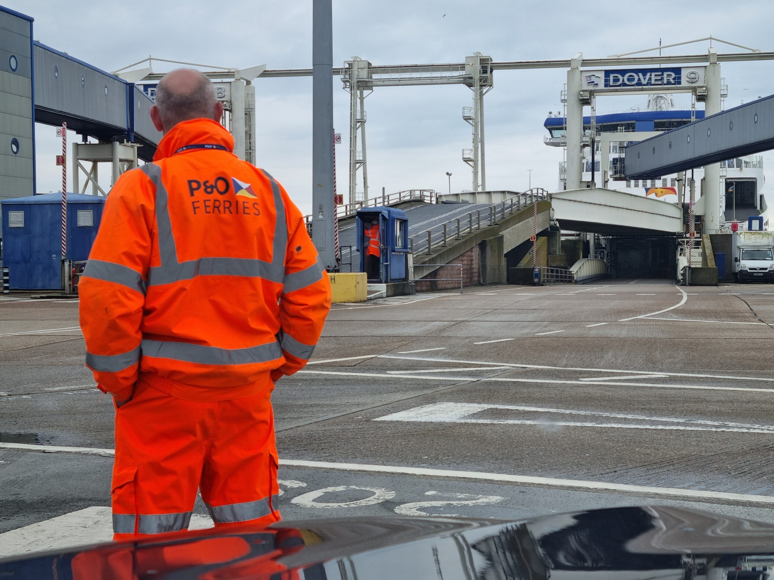 Crossing from the port of Dover to Calais with P&O Ferries, an alternative to the Channel Tunnel